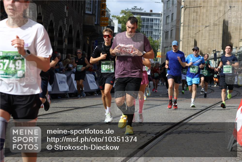 13.09.2026 - 21. swb-Marathon Bremen Strokosch-Dieckow http://msf.ph/oto/10351374 13.09.2026 13:33:04 Ziel 1437, 2611, 2638, 3354, 3878, 3895, 3902, 4233, 4323, 4862, 5009, 5398, 5581, 5657, 6583, 6718, 6786, 7016, 7466, 7758, 8344, 8367, 8506, 13164, 13232, 13234, 831, 1124, 2283, 2393, 2440, 2818, 2959, 3710, 4243, 4260, 4408, 5040, 5191, 5324, 5395, 5790, 6614, 6915, 7421, 7467, 7788, 7830, 8061, 9269, 9616, 13028, 13101 meine-sportfotos.de