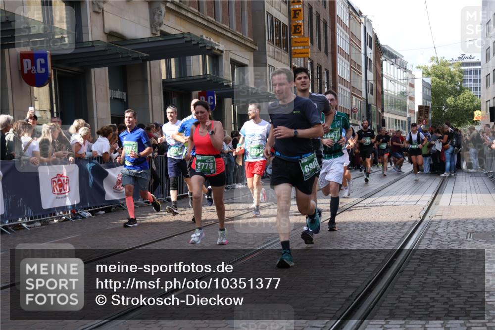 13.09.2026 - 21. swb-Marathon Bremen Strokosch-Dieckow http://msf.ph/oto/10351377 13.09.2026 13:32:07 Ziel 287, 1369, 1687, 2292, 2293, 2910, 2992, 3354, 3402, 3429, 3441, 3650, 3878, 3922, 4057, 4263, 4380, 4471, 4655, 4835, 5281, 5628, 6258, 6475, 6518, 6593, 6760, 6781, 6857, 6875, 6900, 7150, 7173, 7553, 7572, 7990, 8632, 8957, 9040, 9151, 9175, 9198, 9283, 9719, 9779, 13029, 13182, 13208, 13244, 578, 846, 2310, 2934, 3205, 3278, 3946, 3989, 4030, 4566, 4797, 4979, 4998, 5158, 5325, 5363, 5628, 6116, 6354, 7182, 7242, 7526, 7818, 9394 meine-sportfotos.de