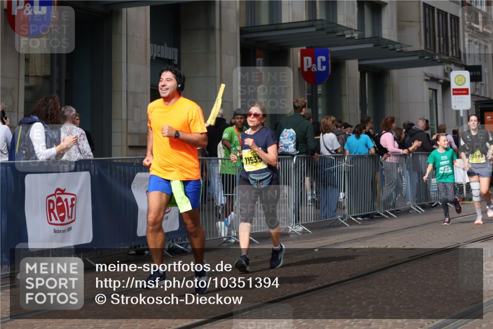 13.09.2026 - 21. swb-Marathon Bremen Strokosch-Dieckow http://msf.ph/oto/10351394 13.09.2026 11:13:56 Ziel 10395, 10396, 10402, 10586, 10784, 10854, 11027, 11173, 11233, 11363, 11535, 11703, 11864, 11902, 12100, 10330, 10491, 10766, 10799, 10880, 10889, 11078, 11084, 11999, 12010 meine-sportfotos.de