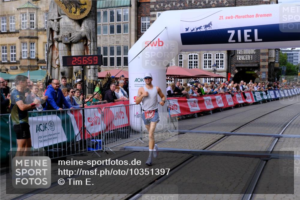 13.09.2026 - 21. swb-Marathon Bremen Tim E. http://msf.ph/oto/10351397 13.09.2026 12:27:48 Ziel  meine-sportfotos.de