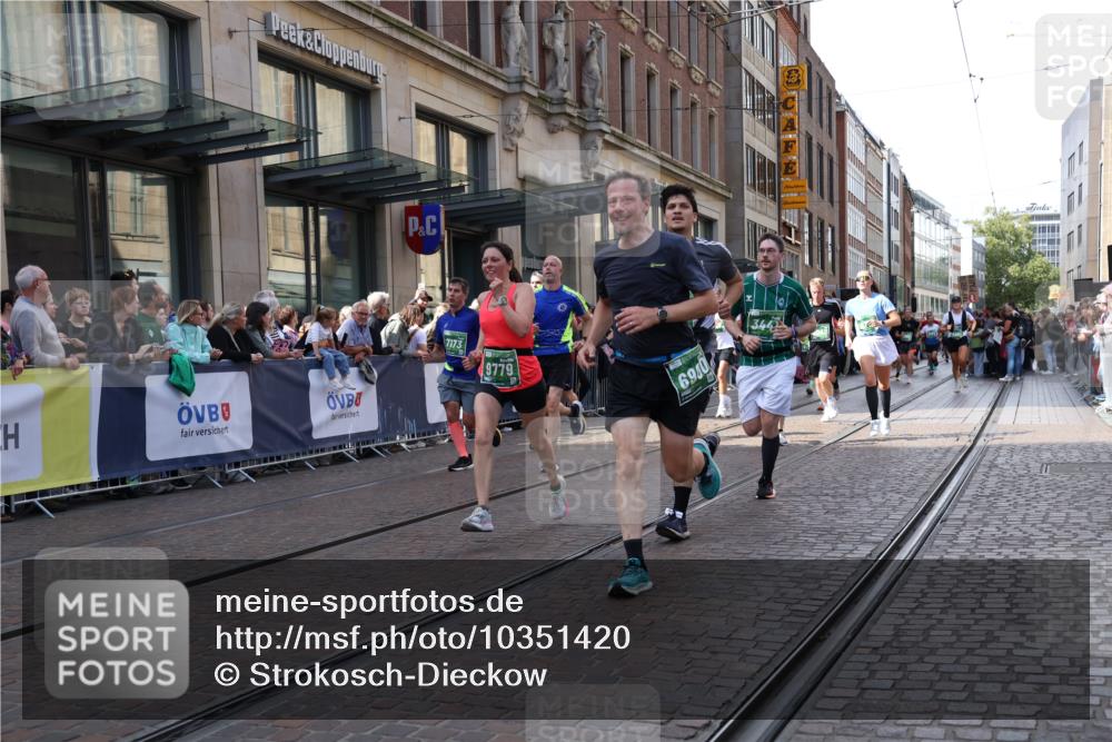 13.09.2026 - 21. swb-Marathon Bremen Strokosch-Dieckow http://msf.ph/oto/10351420 13.09.2026 13:32:08 Ziel 287, 1369, 1687, 2292, 2293, 2910, 2992, 3354, 3402, 3429, 3441, 3650, 3878, 3922, 4057, 4263, 4323, 4380, 4471, 4655, 4835, 5281, 6258, 6475, 6518, 6593, 6760, 6781, 6857, 6875, 6900, 7150, 7173, 7553, 7572, 7990, 8632, 8957, 9040, 9151, 9175, 9198, 9283, 9719, 9779, 13029, 13182, 13208, 13244, 578, 846, 2310, 2934, 3205, 3278, 3946, 4030, 4566, 4797, 4979, 4998, 5158, 5325, 5628, 6116, 6354, 7182, 7242, 7526, 7818, 9394 meine-sportfotos.de