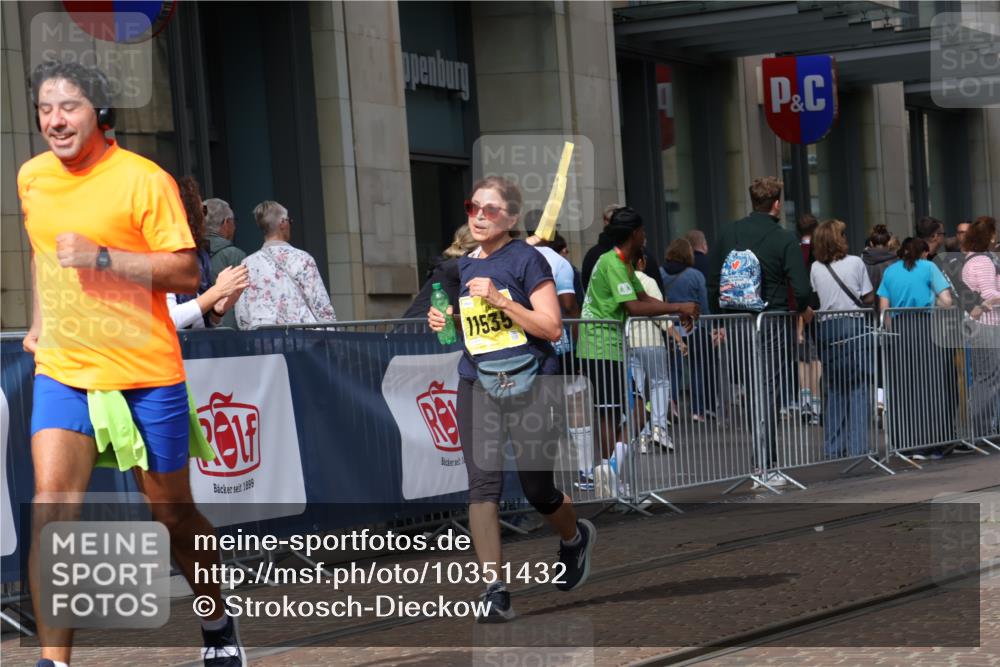 13.09.2026 - 21. swb-Marathon Bremen Strokosch-Dieckow http://msf.ph/oto/10351432 13.09.2026 11:13:57 Ziel 10303, 10395, 10396, 10402, 10586, 10784, 10854, 11027, 11041, 11140, 11173, 11233, 11363, 11535, 11703, 11864, 11902, 12100, 10330, 10491, 10766, 10799, 10880, 11078, 11999, 12010 meine-sportfotos.de