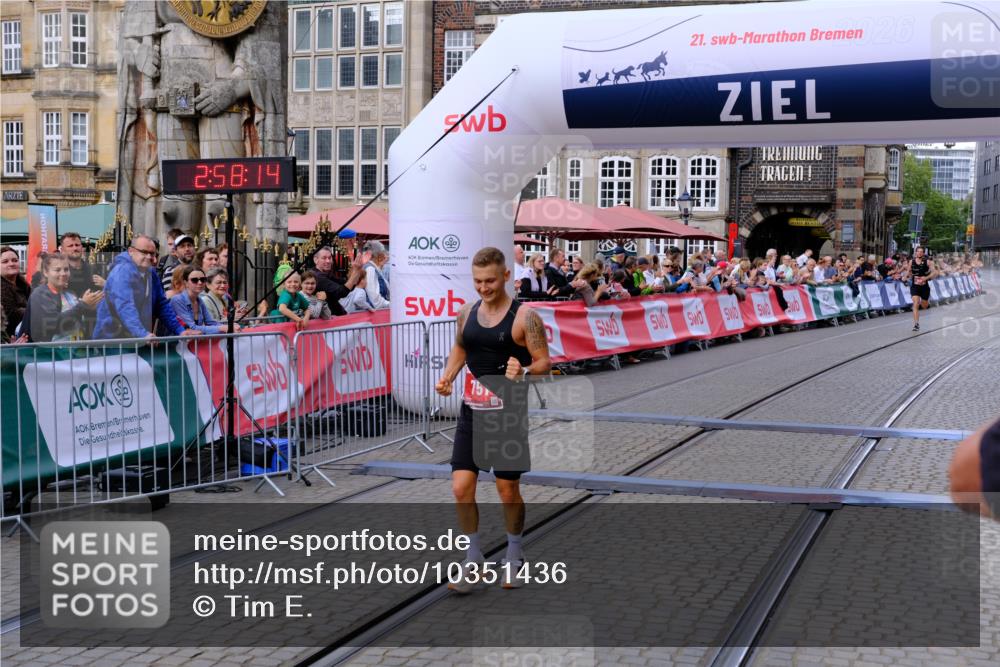 13.09.2026 - 21. swb-Marathon Bremen Tim E. http://msf.ph/oto/10351436 13.09.2026 12:29:04 Ziel  meine-sportfotos.de