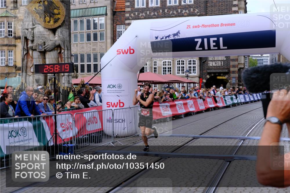13.09.2026 - 21. swb-Marathon Bremen Tim E. http://msf.ph/oto/10351450 13.09.2026 12:29:09 Ziel 317, 796, 1046 meine-sportfotos.de