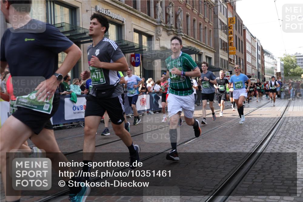 13.09.2026 - 21. swb-Marathon Bremen Strokosch-Dieckow http://msf.ph/oto/10351461 13.09.2026 13:32:09 Ziel 287, 1369, 1687, 2292, 2293, 2611, 2910, 2992, 3354, 3402, 3429, 3441, 3650, 3878, 3922, 4057, 4263, 4323, 4380, 4471, 4655, 4835, 5281, 6258, 6475, 6518, 6593, 6760, 6781, 6857, 6875, 6900, 7150, 7173, 7553, 7572, 7990, 8632, 8957, 9040, 9151, 9175, 9198, 9283, 9719, 9779, 13029, 13182, 13208, 13244, 578, 846, 2310, 2934, 3205, 3946, 4030, 4566, 4797, 4979, 5325, 5628, 6116, 6475, 7182, 7242, 7526, 7818, 9394, 13182 meine-sportfotos.de