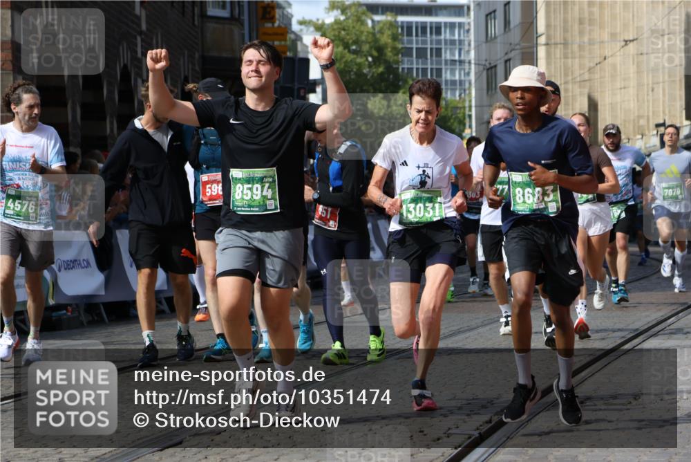 13.09.2026 - 21. swb-Marathon Bremen Strokosch-Dieckow http://msf.ph/oto/10351474 13.09.2026 13:29:37 Ziel 132, 303, 394, 596, 651, 745, 1365, 1387, 1545, 1823, 2023, 2070, 2301, 2867, 2957, 3258, 3796, 3846, 3912, 4541, 5036, 5599, 6030, 6103, 7013, 7149, 7361, 7631, 7860, 8007, 8009, 8066, 8099, 8277, 8338, 8675, 9249, 9661, 9889, 10128, 109, 124, 454, 716, 1073, 1173, 1581, 1861, 2289, 3320, 3618, 3667, 4115, 4524, 4575, 4576, 6006, 6127, 6725, 7079, 7093, 7884, 8267, 8481, 8612, 8771, 8899, 9049, 9534, 9747, 9770, 10013 meine-sportfotos.de