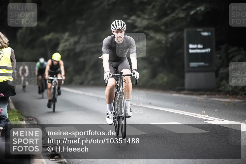 13.09.2026 - Stadtparktriathlon H.Heesch http://msf.ph/oto/10351488 13.09.2026 11:05:19 Radfahren 483, 560, 595, 597, 598, 702 meine-sportfotos.de