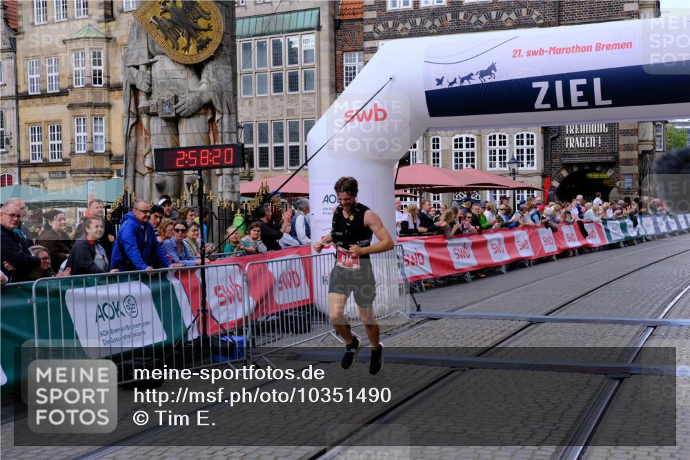 13.09.2026 - 21. swb-Marathon Bremen Tim E. http://msf.ph/oto/10351490 13.09.2026 12:29:10 Ziel 317, 796, 1046 meine-sportfotos.de