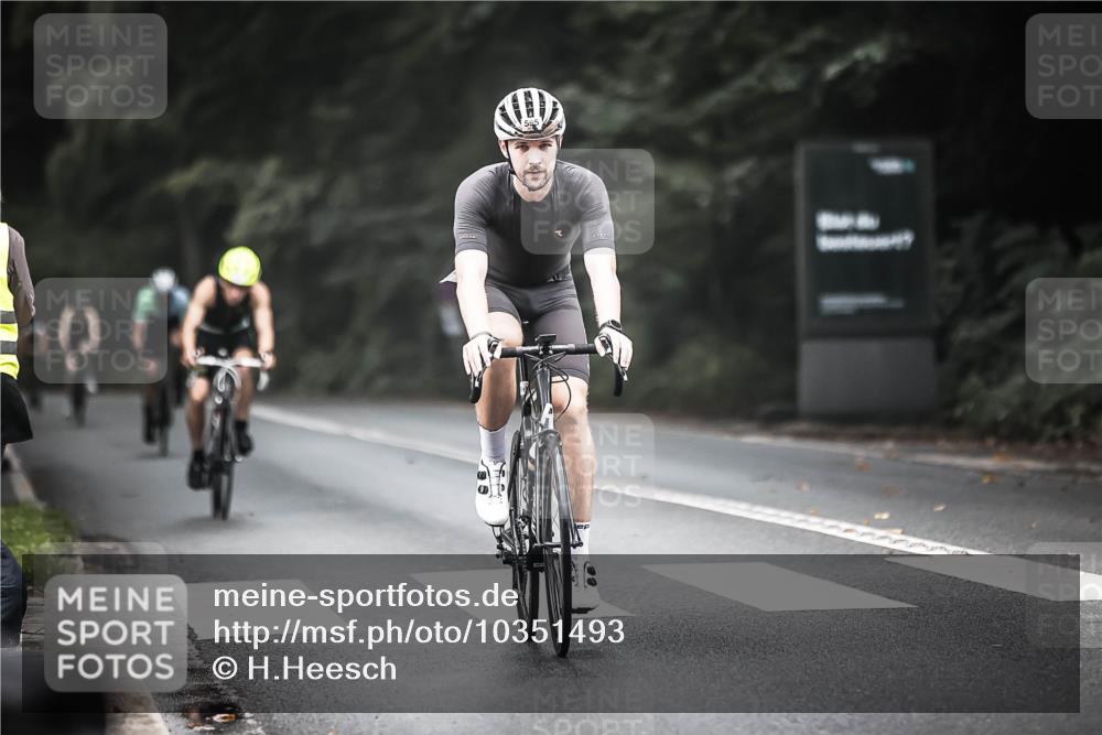 13.09.2026 - Stadtparktriathlon H.Heesch http://msf.ph/oto/10351493 13.09.2026 11:05:19 Radfahren 483, 560, 595, 597, 598, 702 meine-sportfotos.de