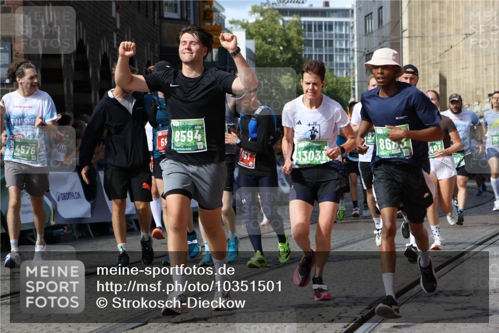 13.09.2026 - 21. swb-Marathon Bremen Strokosch-Dieckow http://msf.ph/oto/10351501 13.09.2026 13:29:37 Ziel 132, 303, 394, 596, 651, 745, 1365, 1387, 1545, 1823, 2023, 2070, 2301, 2867, 2957, 3258, 3796, 3846, 3912, 4541, 5036, 5599, 6030, 6103, 7013, 7149, 7361, 7631, 7860, 8007, 8009, 8066, 8099, 8277, 8338, 8675, 9249, 9661, 9889, 10128, 109, 124, 454, 716, 1073, 1173, 1581, 1861, 2289, 3320, 3618, 3667, 4115, 4524, 4575, 4576, 6006, 6127, 6725, 7079, 7093, 7884, 8267, 8481, 8612, 8771, 8899, 9049, 9534, 9747, 9770, 10013 meine-sportfotos.de