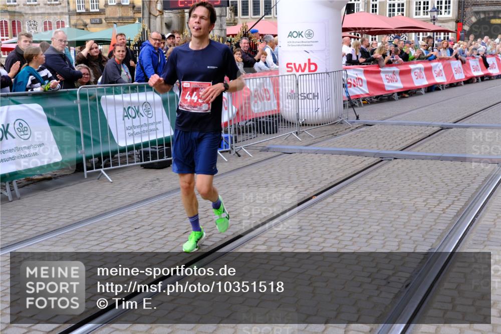 13.09.2026 - 21. swb-Marathon Bremen Tim E. http://msf.ph/oto/10351518 13.09.2026 12:29:19 Ziel 317, 608, 796, 1046 meine-sportfotos.de