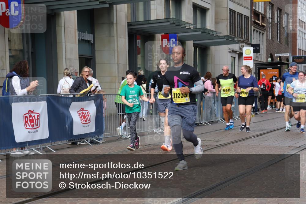 13.09.2026 - 21. swb-Marathon Bremen Strokosch-Dieckow http://msf.ph/oto/10351522 13.09.2026 11:14:00 Ziel 10303, 10395, 10396, 10402, 10586, 10722, 10784, 10854, 11041, 11140, 11173, 11233, 11363, 11535, 11703, 11864, 12100, 12112, 12431, 10330, 10491, 10766, 10799, 10880, 11027, 11078, 11902, 12010 meine-sportfotos.de
