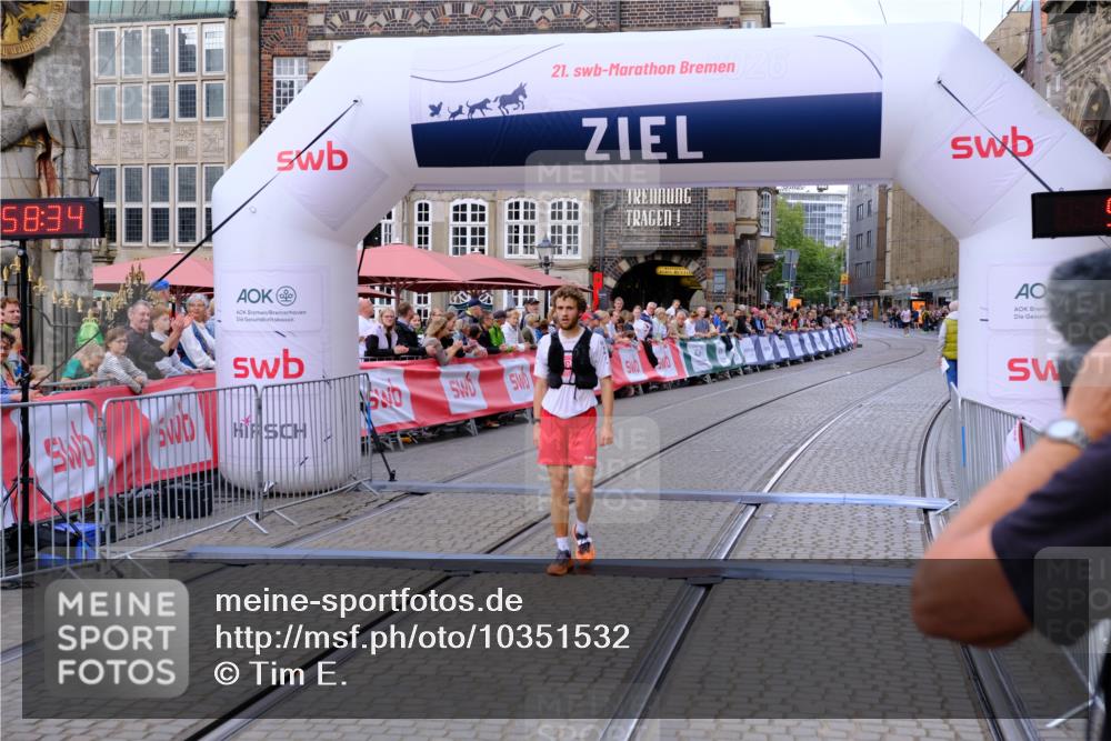 13.09.2026 - 21. swb-Marathon Bremen Tim E. http://msf.ph/oto/10351532 13.09.2026 12:29:23 Ziel 317, 608, 796, 1046 meine-sportfotos.de