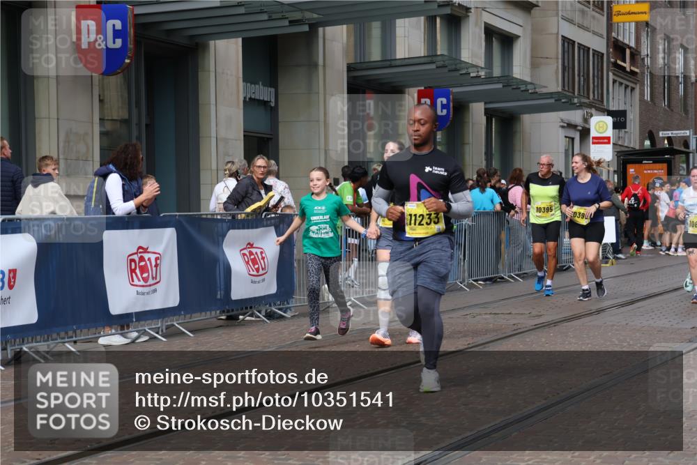 13.09.2026 - 21. swb-Marathon Bremen Strokosch-Dieckow http://msf.ph/oto/10351541 13.09.2026 11:14:01 Ziel 10303, 10395, 10396, 10402, 10586, 10722, 10784, 10854, 11041, 11140, 11173, 11233, 11363, 11535, 11703, 11864, 12100, 12112, 12431, 10330, 10491, 10766, 10799, 10880, 11027, 11078, 11902, 12010 meine-sportfotos.de
