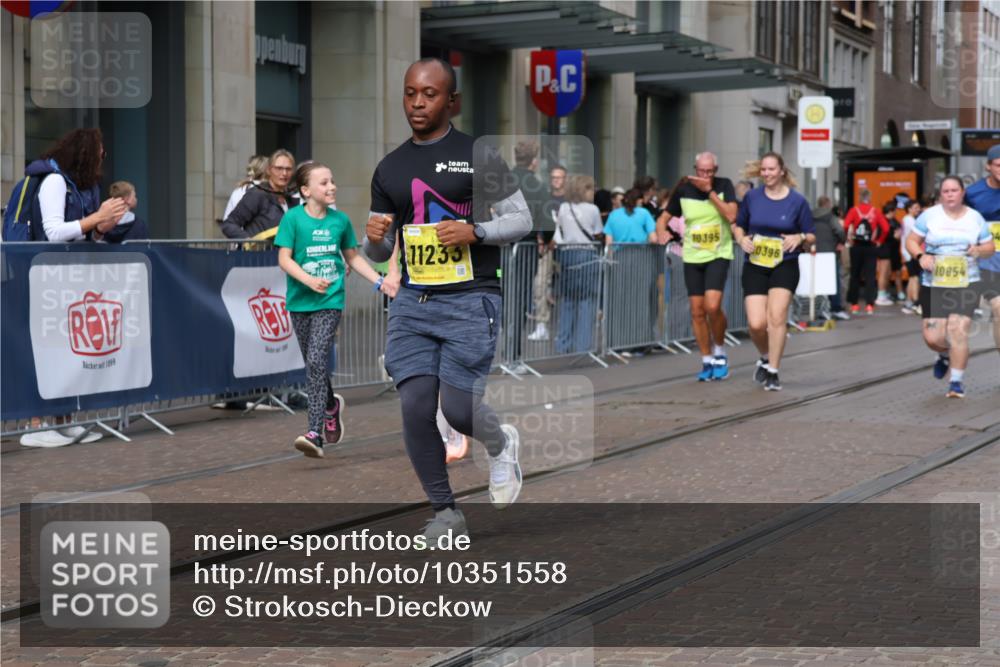 13.09.2026 - 21. swb-Marathon Bremen Strokosch-Dieckow http://msf.ph/oto/10351558 13.09.2026 11:14:01 Ziel 10303, 10395, 10396, 10402, 10586, 10722, 10784, 10854, 11041, 11140, 11173, 11233, 11363, 11535, 11703, 11864, 12100, 12112, 12431, 10330, 10491, 10766, 10799, 10880, 11027, 11078, 11902, 12010 meine-sportfotos.de