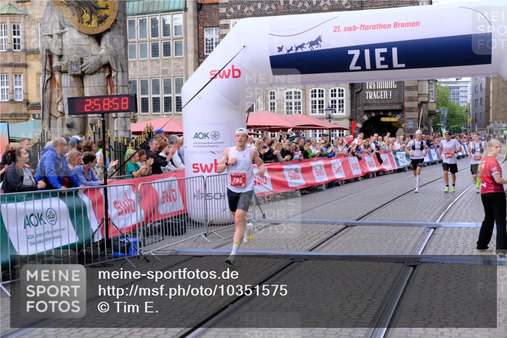 13.09.2026 - 21. swb-Marathon Bremen Tim E. http://msf.ph/oto/10351575 13.09.2026 12:29:48 Ziel 821 meine-sportfotos.de