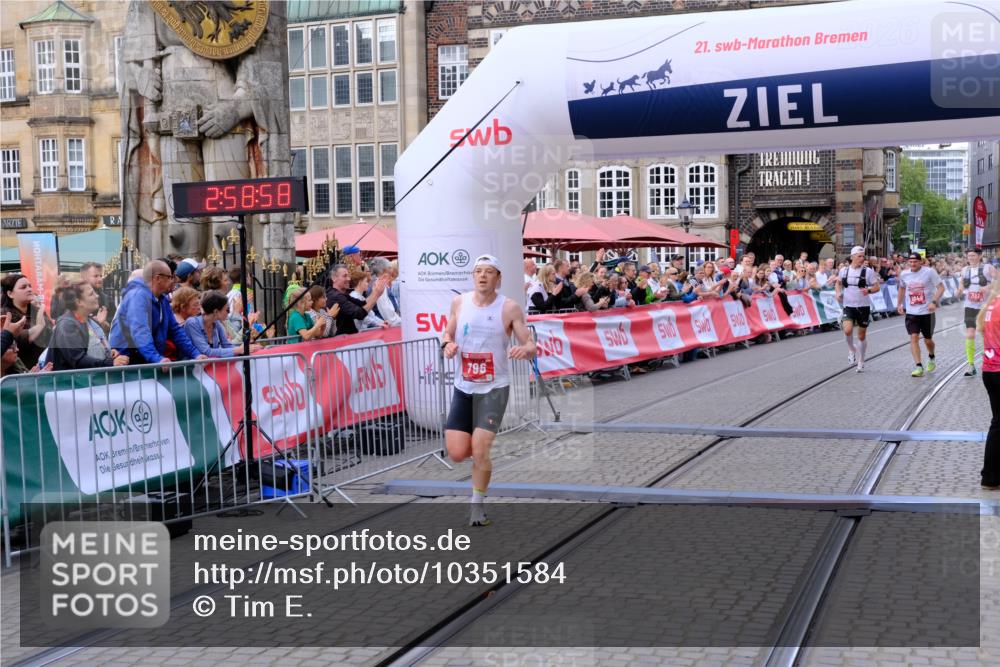 13.09.2026 - 21. swb-Marathon Bremen Tim E. http://msf.ph/oto/10351584 13.09.2026 12:29:48 Ziel 821 meine-sportfotos.de