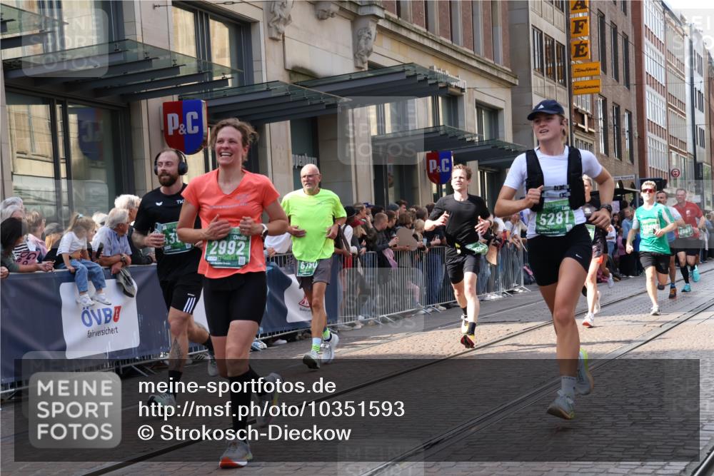 13.09.2026 - 21. swb-Marathon Bremen Strokosch-Dieckow http://msf.ph/oto/10351593 13.09.2026 13:32:12 Ziel 287, 1437, 1687, 2292, 2293, 2611, 2910, 2992, 3354, 3402, 3429, 3441, 3650, 3878, 3895, 3922, 4057, 4263, 4323, 4380, 4471, 4655, 4835, 4862, 5281, 5398, 6518, 6583, 6593, 6760, 6781, 6857, 6900, 7150, 7173, 7466, 7553, 7572, 7758, 7990, 8344, 8632, 8957, 9040, 9151, 9175, 9198, 9283, 9719, 9779, 13208, 13244, 578, 846, 1369, 2310, 2934, 3205, 3650, 3946, 4057, 4566, 4797, 4979, 5325, 5628, 6116, 6258, 6475, 7182, 7242, 7526, 7818, 9394, 13182 meine-sportfotos.de