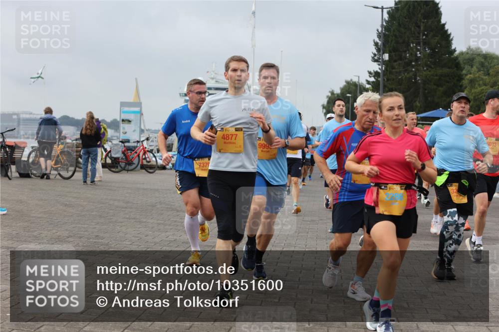 13.09.2026 - Kiel Lauf Andreas Tolksdorf http://msf.ph/oto/10351600 13.09.2026 09:56:05 Kiellinie 7379, 38, 4877, 999, 5033 meine-sportfotos.de