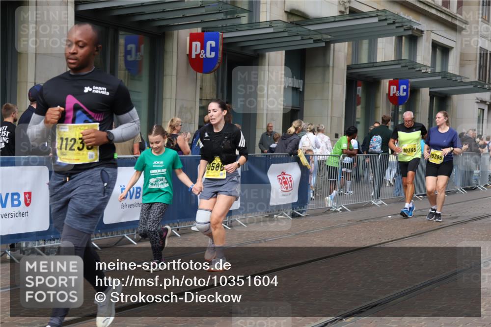 13.09.2026 - 21. swb-Marathon Bremen Strokosch-Dieckow http://msf.ph/oto/10351604 13.09.2026 11:14:02 Ziel 10303, 10395, 10396, 10402, 10586, 10722, 10784, 10854, 11041, 11140, 11173, 11233, 11363, 11535, 11703, 11864, 12100, 12112, 12431, 10330, 10491, 10766, 10799, 10880, 11027, 11078, 11902, 12010 meine-sportfotos.de
