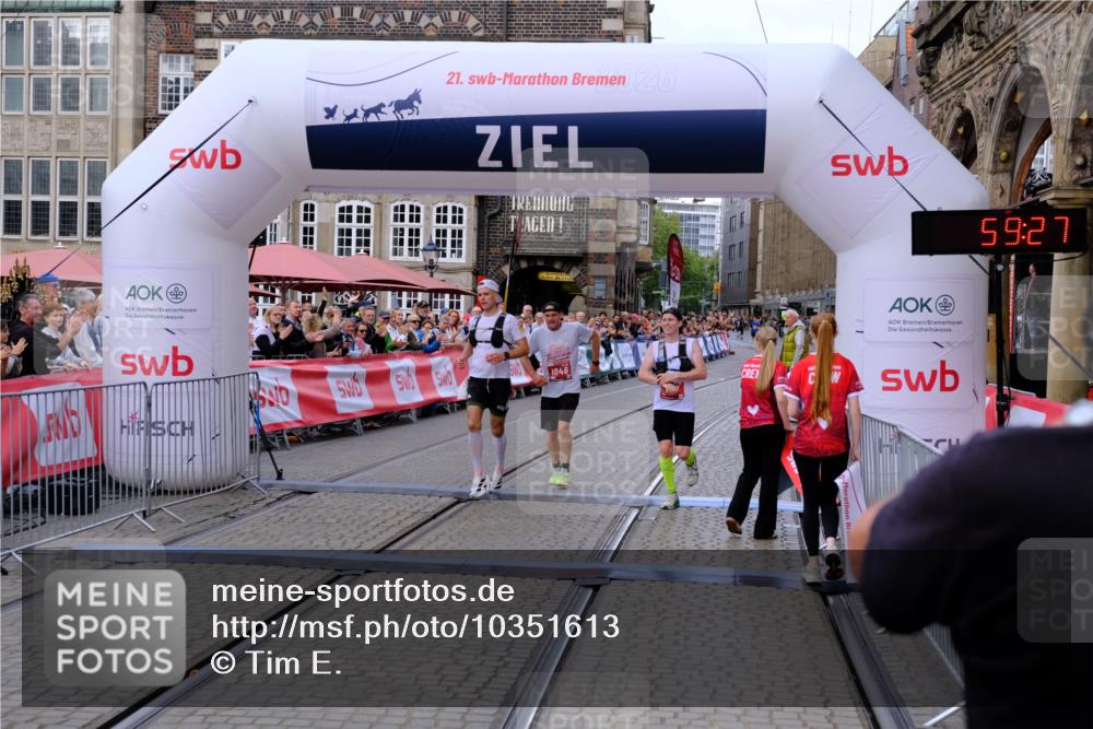13.09.2026 - 21. swb-Marathon Bremen Tim E. http://msf.ph/oto/10351613 13.09.2026 12:29:50 Ziel 821 meine-sportfotos.de