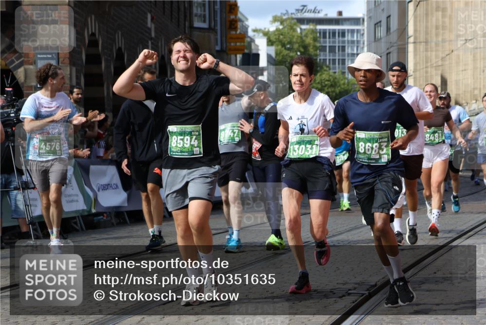 13.09.2026 - 21. swb-Marathon Bremen Strokosch-Dieckow http://msf.ph/oto/10351635 13.09.2026 13:29:37 Ziel 132, 303, 394, 596, 651, 745, 1365, 1387, 1545, 1823, 2023, 2070, 2301, 2867, 2957, 3258, 3796, 3846, 3912, 4541, 5036, 5599, 6030, 6103, 7013, 7149, 7361, 7631, 7860, 8007, 8009, 8066, 8099, 8277, 8338, 8675, 9249, 9661, 9889, 10128, 109, 124, 454, 716, 1073, 1173, 1581, 1861, 2289, 3320, 3618, 3667, 4115, 4524, 4575, 4576, 6006, 6127, 6725, 7079, 7093, 7884, 8267, 8481, 8612, 8771, 8899, 9049, 9534, 9747, 9770, 10013 meine-sportfotos.de
