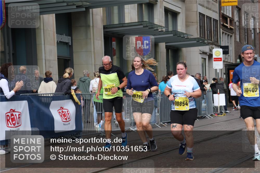 13.09.2026 - 21. swb-Marathon Bremen Strokosch-Dieckow http://msf.ph/oto/10351653 13.09.2026 11:14:04 Ziel 10303, 10395, 10396, 10402, 10586, 10722, 10784, 10854, 11041, 11140, 11173, 11233, 11363, 11535, 11703, 11864, 12100, 12112, 12431, 10330, 10491, 10799, 10880, 11027, 11078, 11902 meine-sportfotos.de