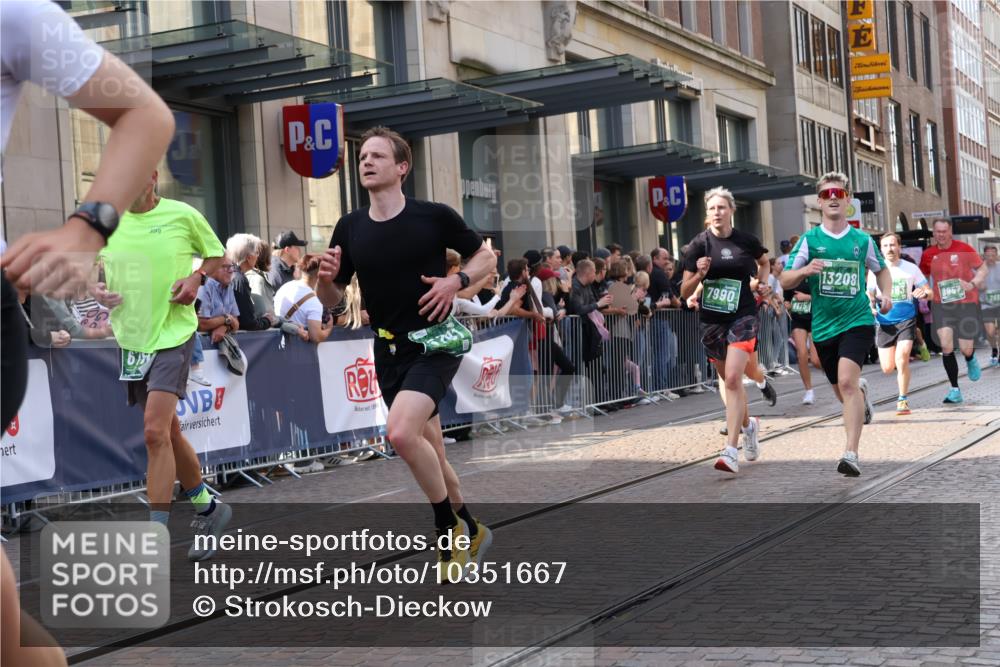 13.09.2026 - 21. swb-Marathon Bremen Strokosch-Dieckow http://msf.ph/oto/10351667 13.09.2026 13:32:14 Ziel 1437, 1687, 2292, 2293, 2611, 2910, 2992, 3354, 3402, 3429, 3441, 3878, 3895, 4263, 4323, 4380, 4471, 4655, 4835, 4862, 5281, 5398, 6518, 6583, 6593, 6718, 6760, 6781, 6900, 7016, 7150, 7173, 7466, 7572, 7758, 7990, 8344, 8957, 9040, 9151, 9175, 9198, 9283, 9719, 9779, 13208, 13244, 287, 1369, 2310, 2934, 3650, 3922, 3946, 4057, 4566, 4797, 4979, 5628, 6116, 6258, 6475, 7182, 7526, 7818, 9394, 13182 meine-sportfotos.de