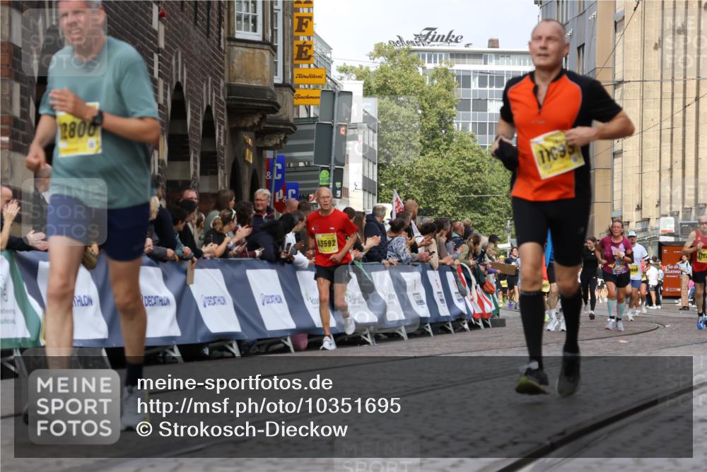 13.09.2026 - 21. swb-Marathon Bremen Strokosch-Dieckow http://msf.ph/oto/10351695 13.09.2026 10:54:57 Ziel 10067, 10146, 10410, 10589, 10608, 10704, 10765, 11039, 11040, 11174, 11389, 11569, 11593, 11874, 12038, 12265, 12328, 12467, 12519, 13526, 10555, 11001, 11620, 11631, 11860, 11908, 11976 meine-sportfotos.de