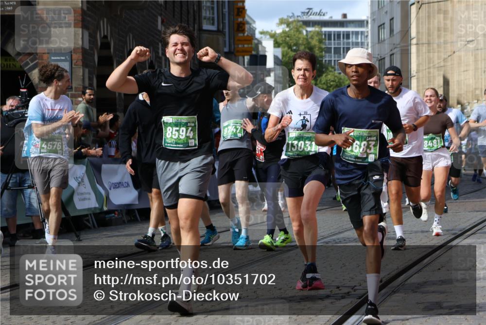 13.09.2026 - 21. swb-Marathon Bremen Strokosch-Dieckow http://msf.ph/oto/10351702 13.09.2026 13:29:37 Ziel 132, 303, 394, 596, 651, 745, 1365, 1387, 1545, 1823, 2023, 2070, 2301, 2867, 2957, 3258, 3796, 3846, 3912, 4541, 5036, 5599, 6030, 6103, 7013, 7149, 7361, 7631, 7860, 8007, 8009, 8066, 8099, 8277, 8338, 8675, 9249, 9661, 9889, 10128, 109, 124, 454, 716, 1073, 1173, 1581, 1861, 2289, 3320, 3618, 3667, 4115, 4524, 4575, 4576, 6006, 6127, 6725, 7079, 7093, 7884, 8267, 8481, 8612, 8771, 8899, 9049, 9534, 9747, 9770, 10013 meine-sportfotos.de