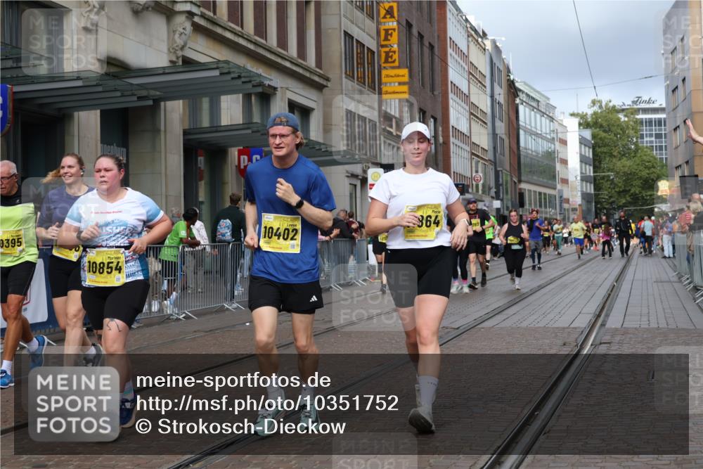 13.09.2026 - 21. swb-Marathon Bremen Strokosch-Dieckow http://msf.ph/oto/10351752 13.09.2026 11:14:06 Ziel 10303, 10395, 10396, 10402, 10586, 10722, 10784, 10854, 11041, 11140, 11173, 11233, 11363, 11535, 11703, 11864, 12100, 12112, 12431, 10330, 10491, 10799, 10880, 11027, 11078, 11902 meine-sportfotos.de