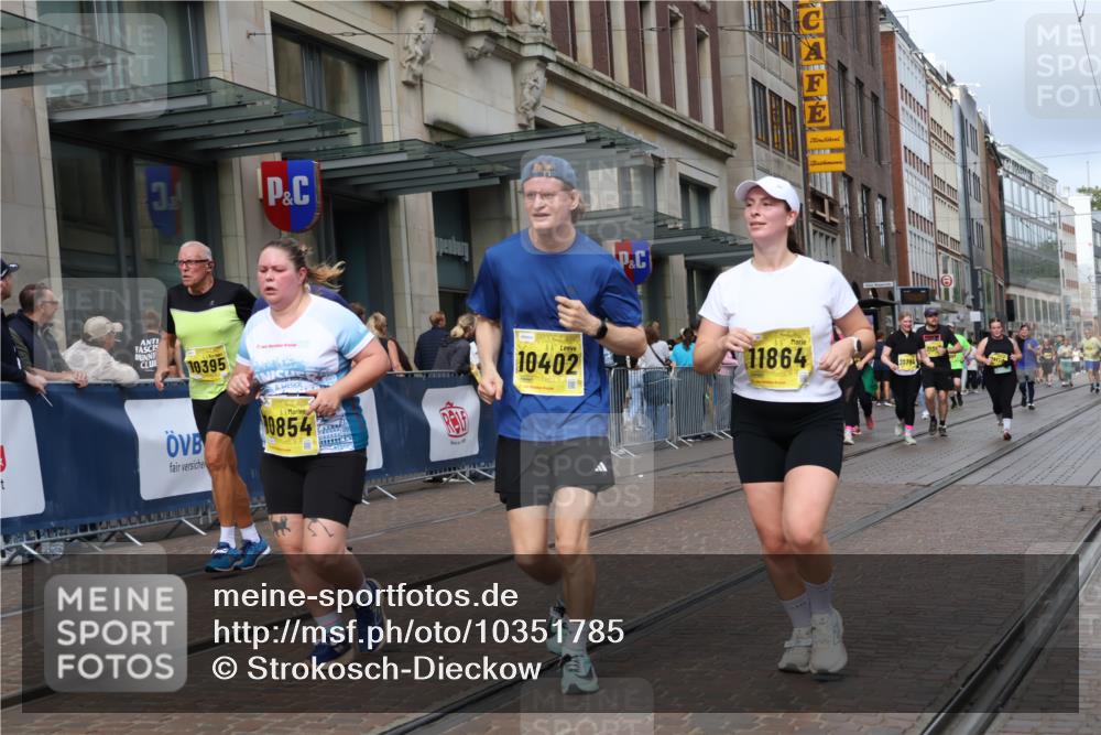 13.09.2026 - 21. swb-Marathon Bremen Strokosch-Dieckow http://msf.ph/oto/10351785 13.09.2026 11:14:06 Ziel 10303, 10395, 10396, 10402, 10586, 10722, 10784, 10854, 11041, 11140, 11173, 11233, 11363, 11535, 11703, 11864, 12100, 12112, 12431, 10330, 10491, 10799, 10880, 11027, 11078, 11902 meine-sportfotos.de
