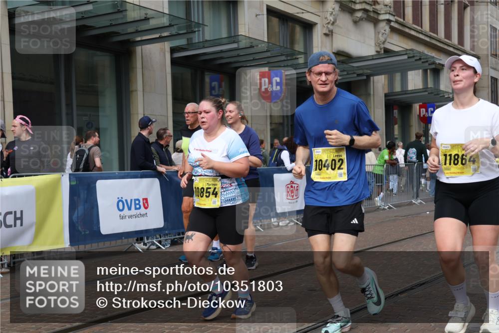 13.09.2026 - 21. swb-Marathon Bremen Strokosch-Dieckow http://msf.ph/oto/10351803 13.09.2026 11:14:07 Ziel 10303, 10395, 10396, 10402, 10586, 10722, 10784, 10854, 11041, 11140, 11173, 11233, 11363, 11535, 11703, 11864, 12100, 12112, 12431, 10330, 10491, 10799, 10880, 11027, 11078, 11233, 11535, 11902 meine-sportfotos.de