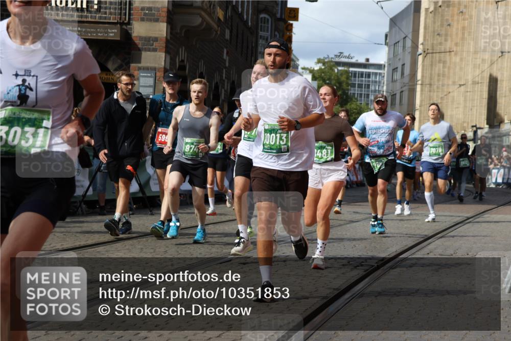 13.09.2026 - 21. swb-Marathon Bremen Strokosch-Dieckow http://msf.ph/oto/10351853 13.09.2026 13:29:39 Ziel 132, 303, 596, 651, 1083, 1365, 1387, 1545, 1823, 2023, 2301, 2867, 2957, 3258, 3721, 3796, 3846, 3912, 4541, 5036, 5599, 6030, 6103, 6499, 7013, 7149, 7361, 7631, 7649, 7860, 8007, 8009, 8066, 8099, 8277, 8338, 8675, 9249, 9661, 9889, 10128, 109, 124, 454, 716, 1073, 1173, 1861, 2289, 3320, 3618, 3667, 3908, 4115, 4524, 4575, 6127, 6725, 7079, 7093, 7884, 8267, 8612, 8771, 8899, 9049, 9534, 9747, 9770 meine-sportfotos.de