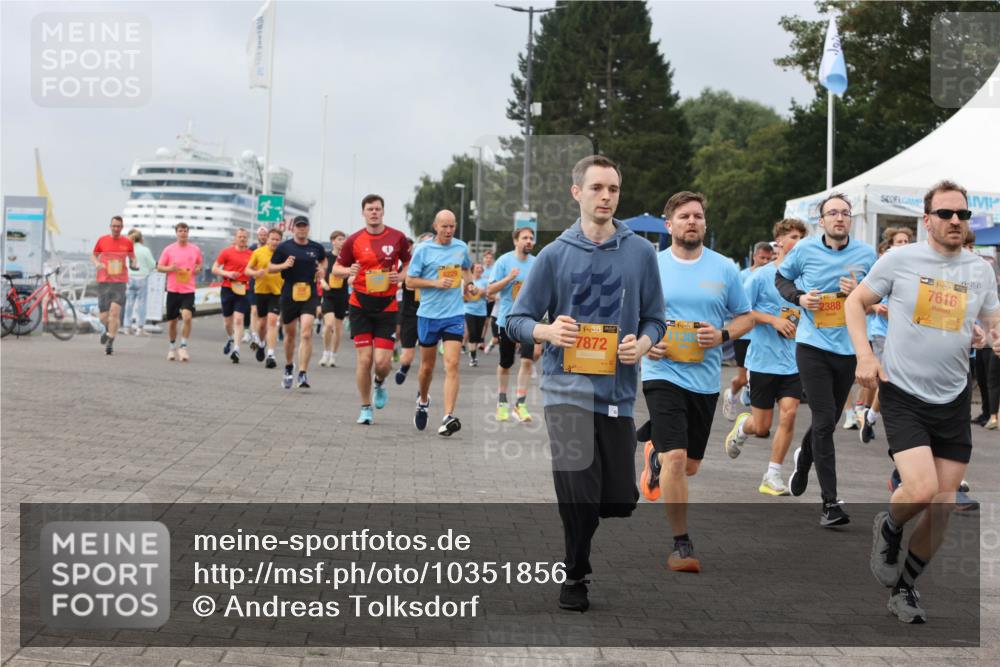 13.09.2026 - Kiel Lauf Andreas Tolksdorf http://msf.ph/oto/10351856 13.09.2026 09:56:15 Kiellinie 6229, 38, 7872, 99, 2388, 7616 meine-sportfotos.de
