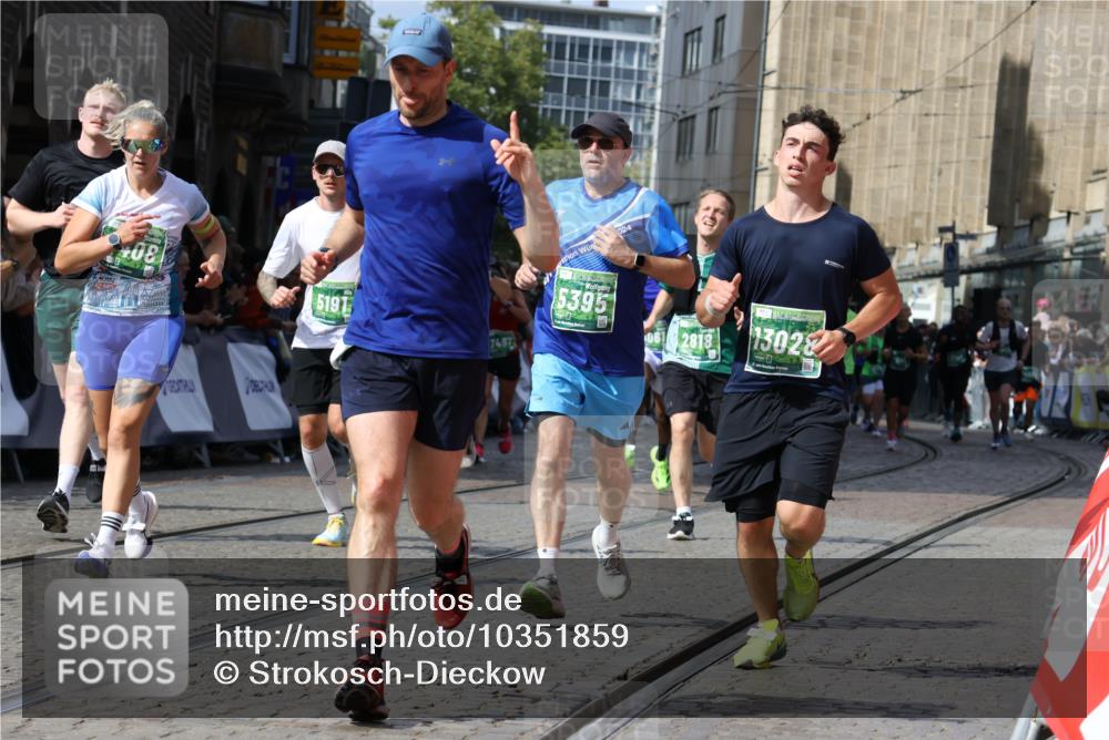13.09.2026 - 21. swb-Marathon Bremen Strokosch-Dieckow http://msf.ph/oto/10351859 13.09.2026 13:33:06 Ziel 891, 1437, 2611, 2638, 3354, 3895, 3902, 4233, 4323, 4862, 5009, 5398, 5581, 5657, 6018, 6583, 6718, 6786, 7016, 7466, 7758, 8344, 8367, 8506, 10048, 13164, 13232, 13234, 13247, 831, 1124, 2283, 2393, 2818, 2980, 4243, 4260, 4408, 4492, 4536, 4565, 5040, 5191, 5324, 5395, 5790, 5914, 6614, 6915, 7145, 7421, 7467, 7789, 7830, 8061, 9616, 9856, 13028, 13101 meine-sportfotos.de