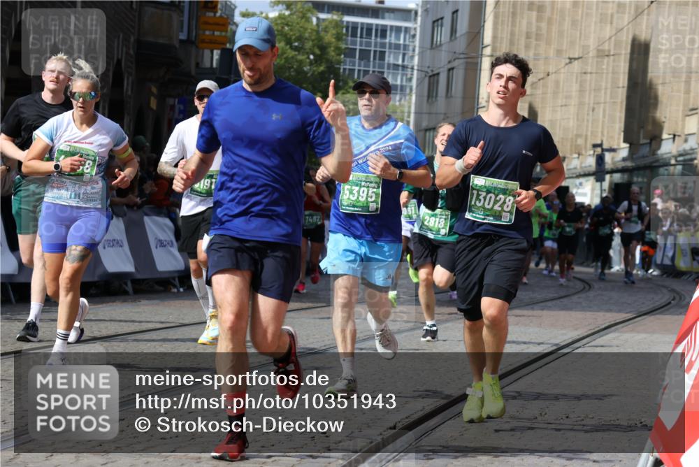 13.09.2026 - 21. swb-Marathon Bremen Strokosch-Dieckow http://msf.ph/oto/10351943 13.09.2026 13:33:06 Ziel 891, 1437, 2611, 2638, 3354, 3895, 3902, 4233, 4323, 4862, 5009, 5398, 5581, 5657, 6018, 6583, 6718, 6786, 7016, 7466, 7758, 8344, 8367, 8506, 10048, 13164, 13232, 13234, 13247, 831, 1124, 2283, 2393, 2818, 2980, 4243, 4260, 4408, 4492, 4536, 4565, 5040, 5191, 5324, 5395, 5790, 5914, 6614, 6915, 7145, 7421, 7467, 7789, 7830, 8061, 9616, 9856, 13028, 13101 meine-sportfotos.de