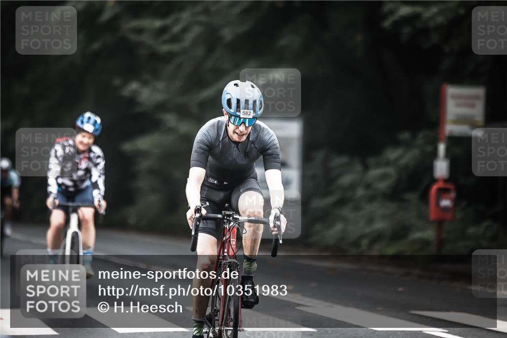 13.09.2026 - Stadtparktriathlon H.Heesch http://msf.ph/oto/10351983 13.09.2026 11:06:09 Radfahren 376, 582, 605, 665, 687, 696 meine-sportfotos.de