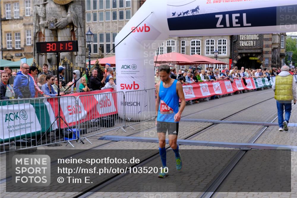 13.09.2026 - 21. swb-Marathon Bremen Tim E. http://msf.ph/oto/10352010 13.09.2026 12:32:05 Ziel  meine-sportfotos.de
