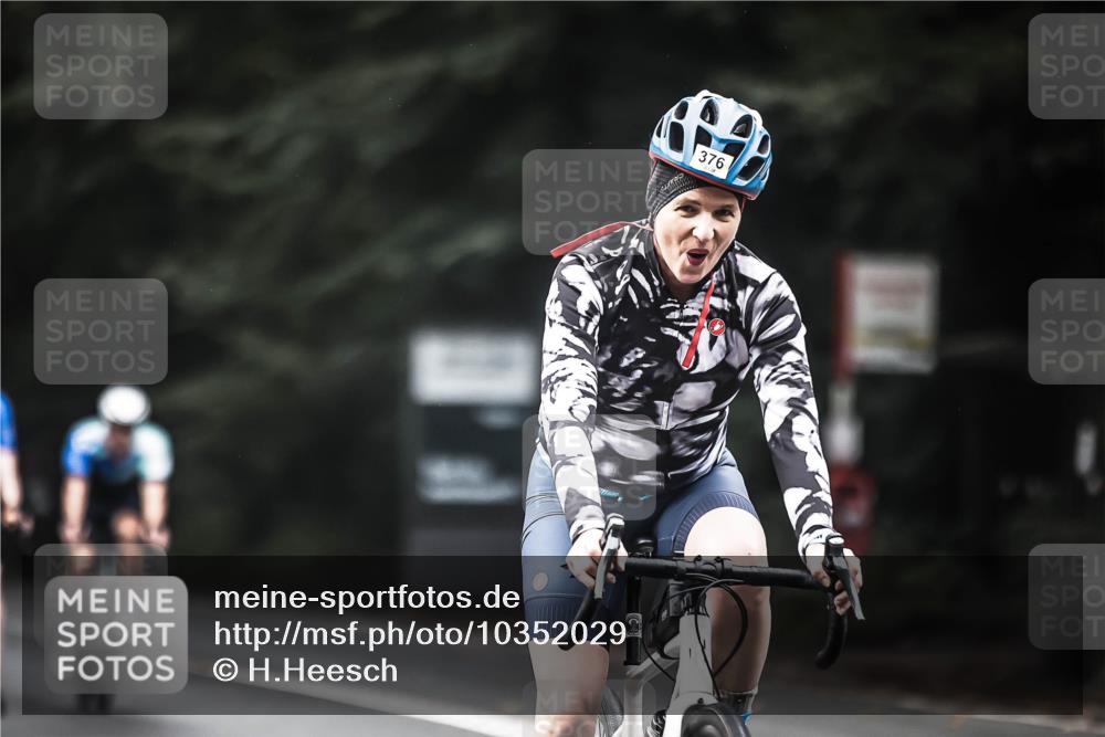 13.09.2026 - Stadtparktriathlon H.Heesch http://msf.ph/oto/10352029 13.09.2026 11:06:11 Radfahren 376, 582, 665, 687, 696 meine-sportfotos.de