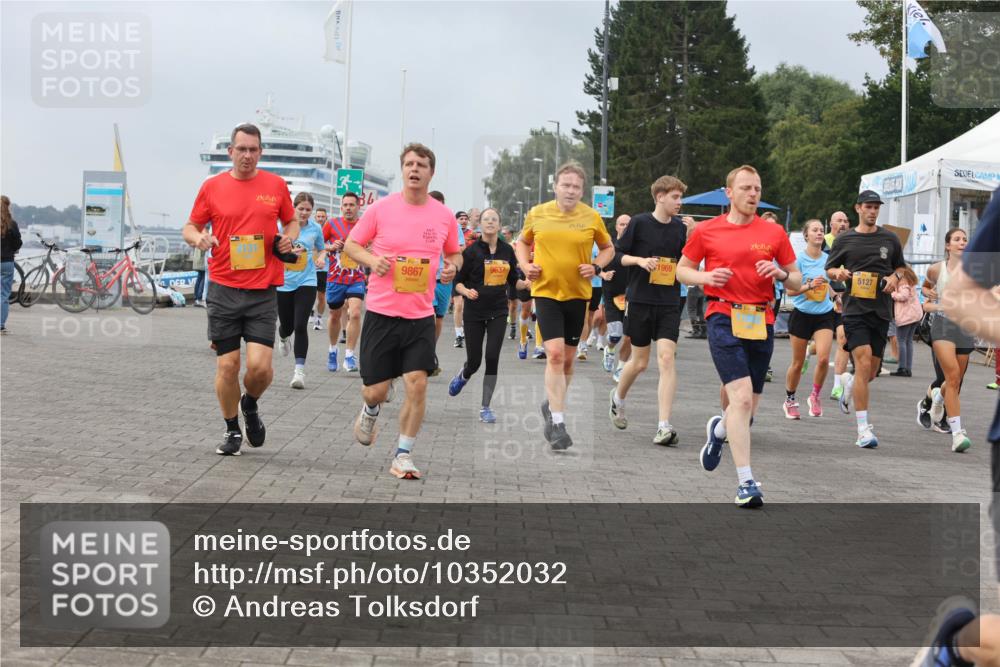 13.09.2026 - Kiel Lauf Andreas Tolksdorf http://msf.ph/oto/10352032 13.09.2026 09:56:20 Kiellinie 9867, 9637, 1969, 5127 meine-sportfotos.de