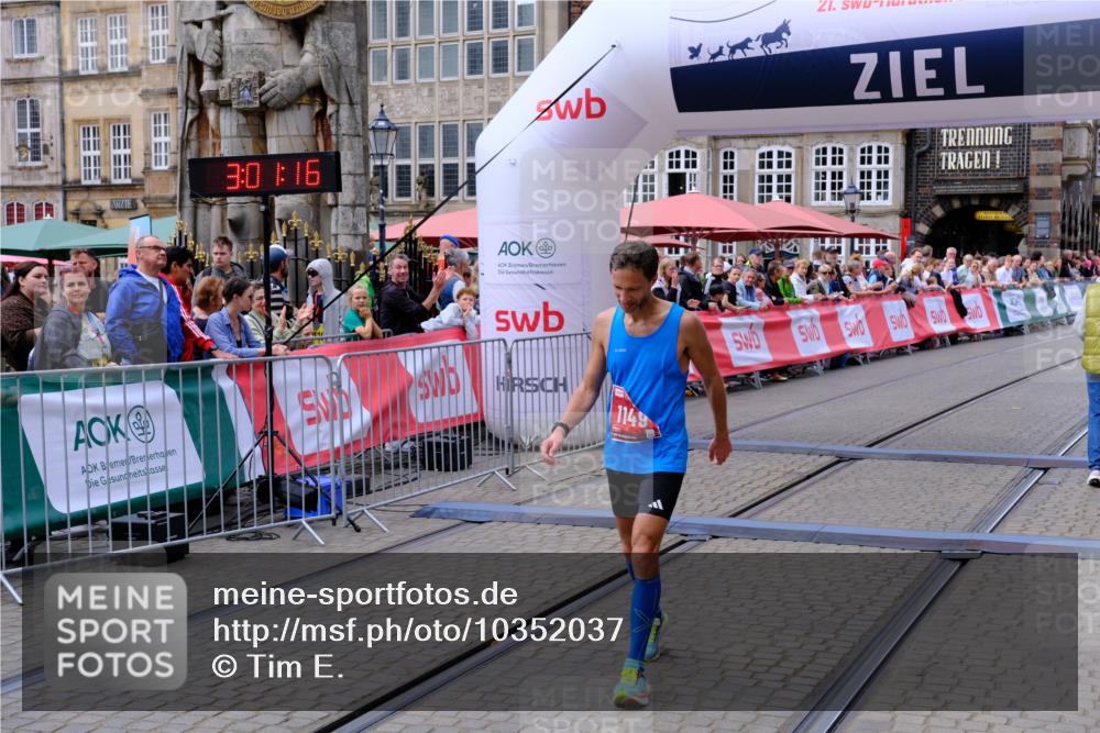 13.09.2026 - 21. swb-Marathon Bremen Tim E. http://msf.ph/oto/10352037 13.09.2026 12:32:05 Ziel  meine-sportfotos.de