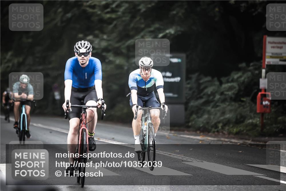 13.09.2026 - Stadtparktriathlon H.Heesch http://msf.ph/oto/10352039 13.09.2026 11:06:12 Radfahren 376, 564, 582, 665, 687, 696 meine-sportfotos.de