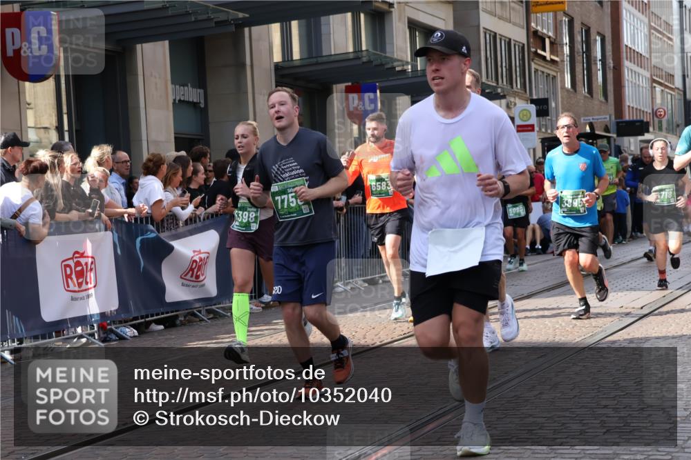 13.09.2026 - 21. swb-Marathon Bremen Strokosch-Dieckow http://msf.ph/oto/10352040 13.09.2026 13:32:23 Ziel 1437, 1687, 2292, 2293, 2611, 2638, 2992, 3354, 3429, 3878, 3895, 3902, 4233, 4263, 4323, 4380, 4862, 5009, 5398, 5581, 5657, 6583, 6593, 6718, 6760, 6786, 7016, 7173, 7466, 7758, 7990, 8344, 8367, 8506, 8957, 9040, 9175, 13164, 13232, 13234, 287, 1369, 2310, 2910, 3402, 3441, 3650, 3922, 4057, 4263, 4471, 4566, 4655, 4797, 4835, 5281, 5628, 6258, 6475, 6518, 7182, 7818, 9394, 13182 meine-sportfotos.de