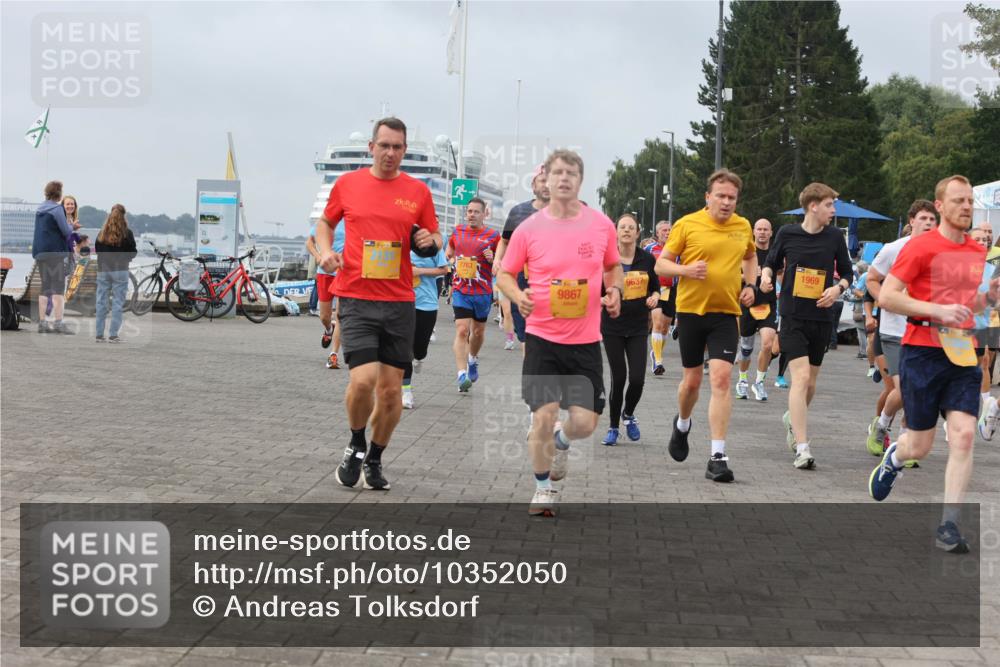 13.09.2026 - Kiel Lauf Andreas Tolksdorf http://msf.ph/oto/10352050 13.09.2026 09:56:21 Kiellinie 9867, 9637, 1969 meine-sportfotos.de