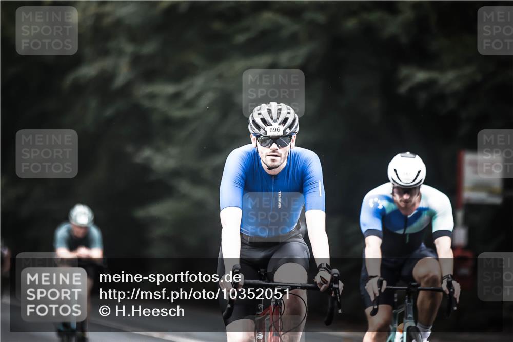 13.09.2026 - Stadtparktriathlon H.Heesch http://msf.ph/oto/10352051 13.09.2026 11:06:13 Radfahren 376, 427, 564, 582, 665, 687, 696 meine-sportfotos.de