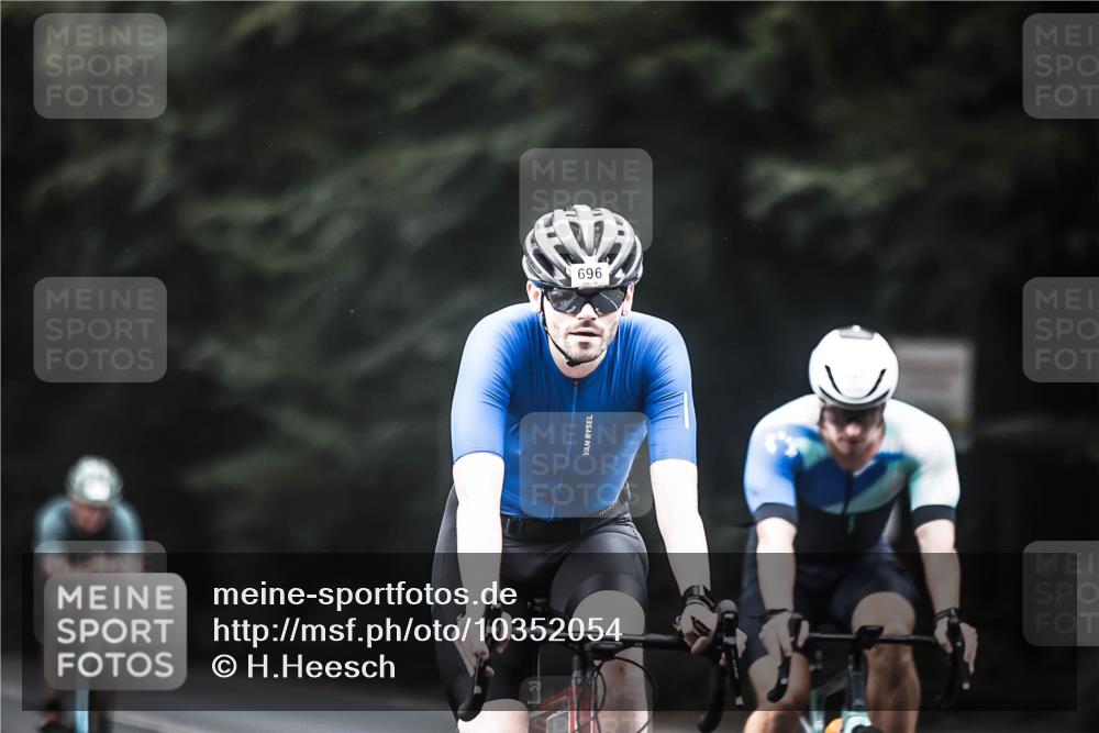 13.09.2026 - Stadtparktriathlon H.Heesch http://msf.ph/oto/10352054 13.09.2026 11:06:13 Radfahren 376, 427, 564, 582, 665, 687, 696 meine-sportfotos.de