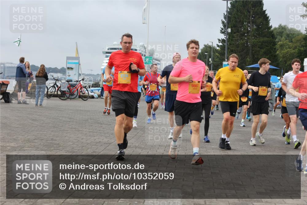 13.09.2026 - Kiel Lauf Andreas Tolksdorf http://msf.ph/oto/10352059 13.09.2026 09:56:21 Kiellinie 9567, 77631, 9867, 9637, 1969 meine-sportfotos.de