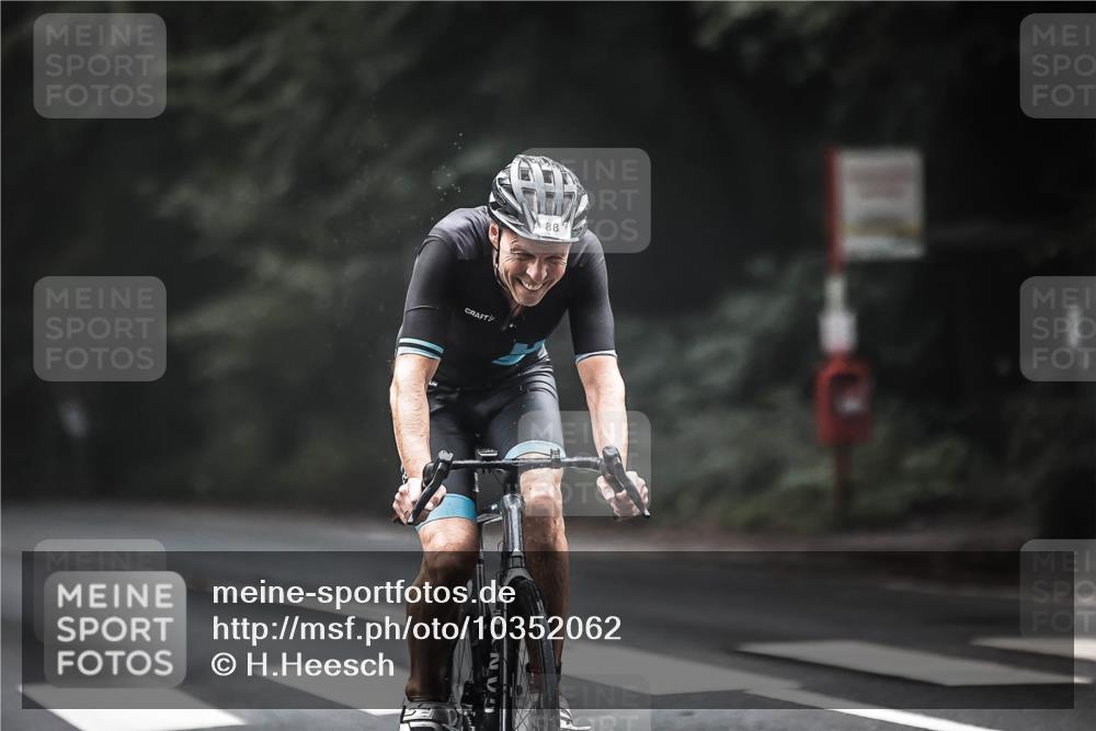 13.09.2026 - Stadtparktriathlon H.Heesch http://msf.ph/oto/10352062 13.09.2026 09:27:07 Radfahren 82, 88 meine-sportfotos.de