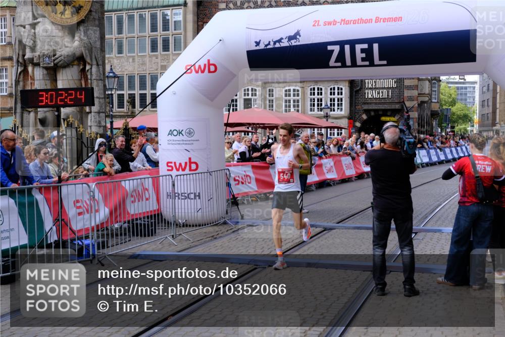 13.09.2026 - 21. swb-Marathon Bremen Tim E. http://msf.ph/oto/10352066 13.09.2026 12:33:14 Ziel 822 meine-sportfotos.de